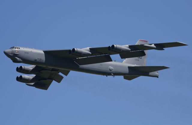 Boeing B-52 Stratofortress (60-0038) - Tuft 82 beating up the pattern on a gorgeous day at Barksdale AFB (please view in "full" for best image quality)