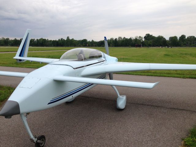 RUTAN Long-EZ (N160RG)