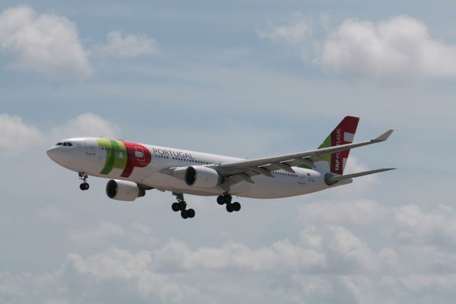 Airbus A330-300 (CS-TOJ)