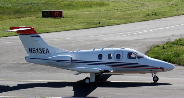 Eclipse 500 (N513EA) - Roulage pour décollage piste 17 sur aéroport de Cannes-Mandelieu LFMD-CEQ