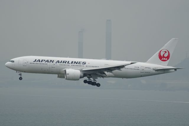 Boeing 777-200 (JA704J)