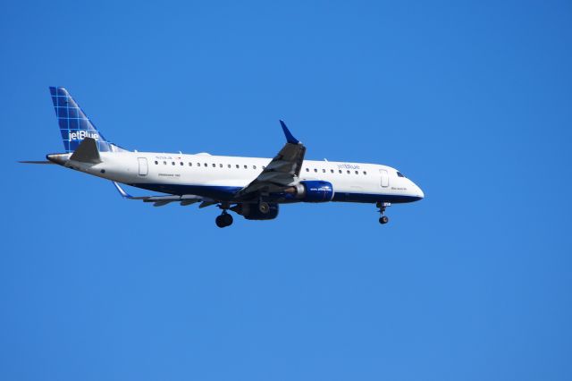 Embraer ERJ-190 (N258JB)