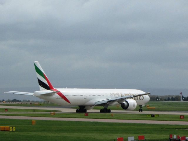 Boeing 777-200 (A6-ECE)
