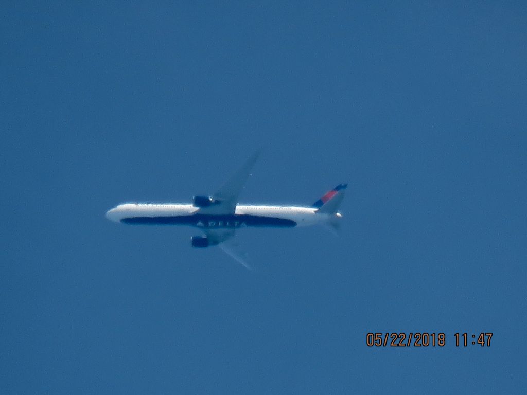 BOEING 767-400 (N828MH)