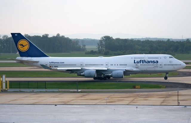 Boeing 747-400 (D-ABVC) - D-ABVC  B747-430  DLH  KIAD  20110904