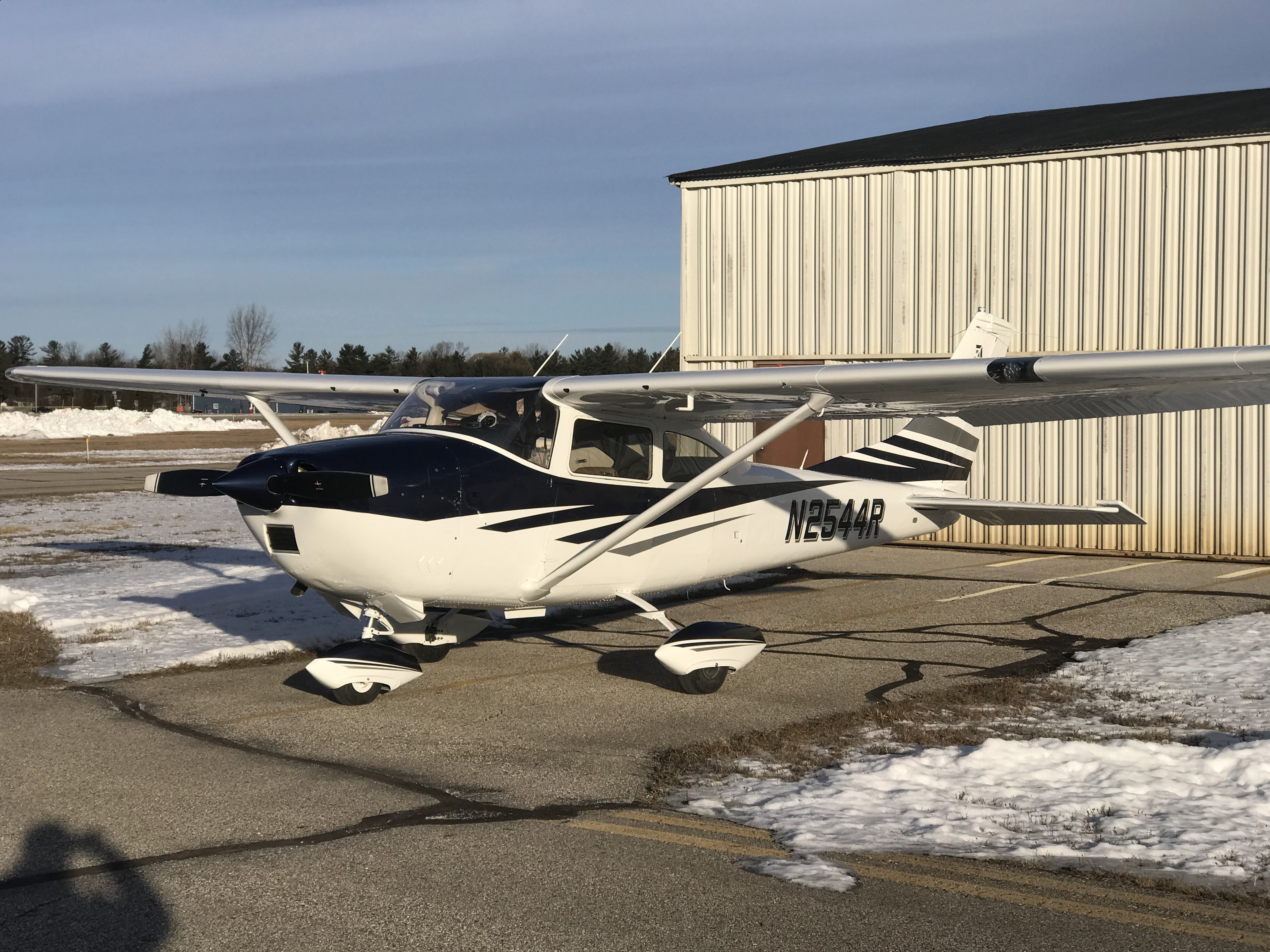 Cessna Skylane (N2544R)