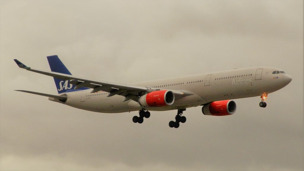 Airbus A330-300 (LN-RKM) - Arriving from Stockholm-Arlanda(ESSA)