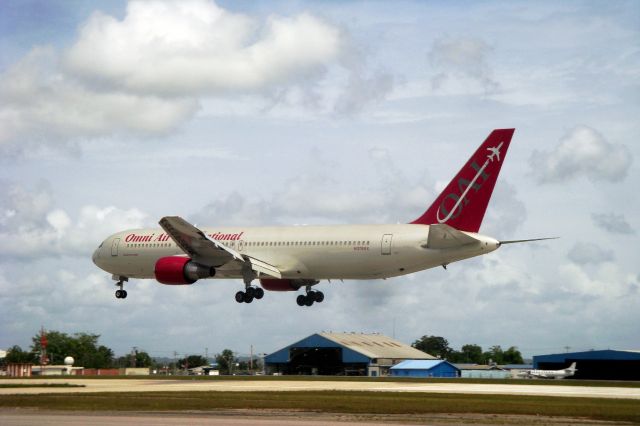 BOEING 767-300 (N378AX)