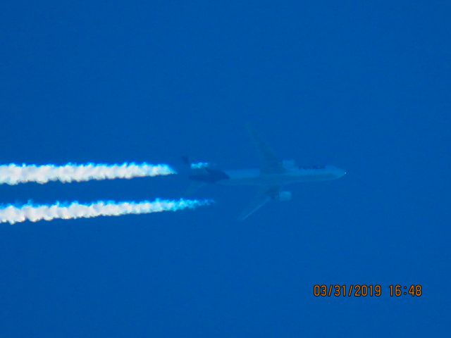 BOEING 767-300 (N162FE)