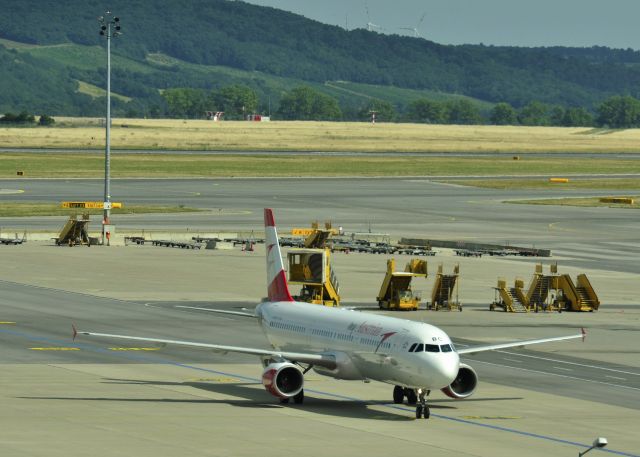 Airbus A321 (OE-LBC) - myAustrian Airlines Airbus A321-111 OE-LBC in Vienna 