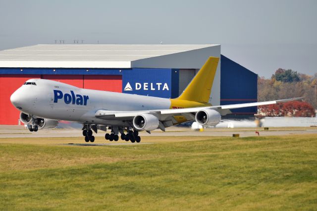 BOEING 747-8 (N852GT) - Seconds away from touching down 18-L on 11-08-20