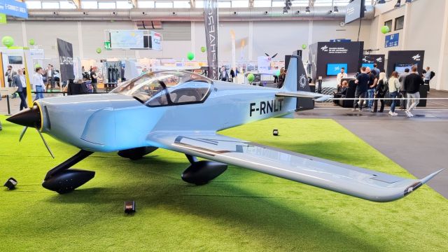 AURA Aero Integral R (F-RNLT) - Aura Aero Integral E, Safran ENGINeUS
