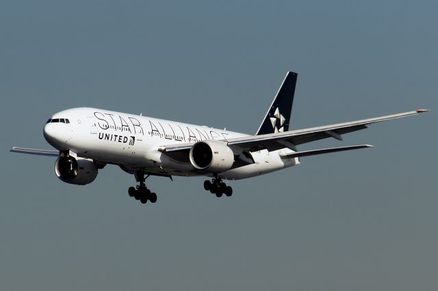 Boeing 777-200 (UAL78017)