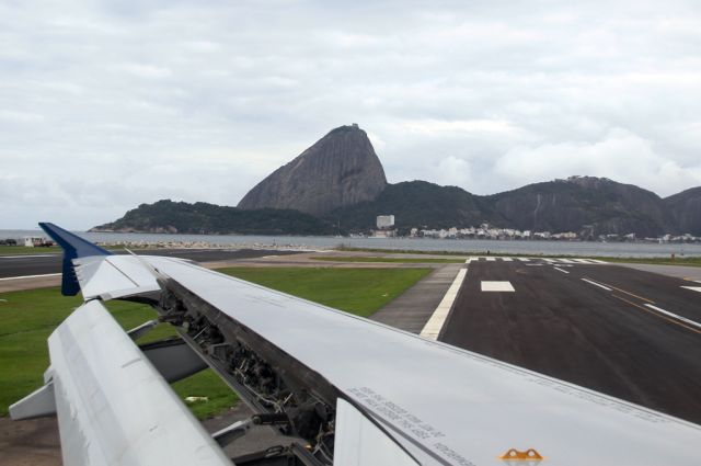 Airbus A319 (PT-TMD) - Pão de açucar ao fundo