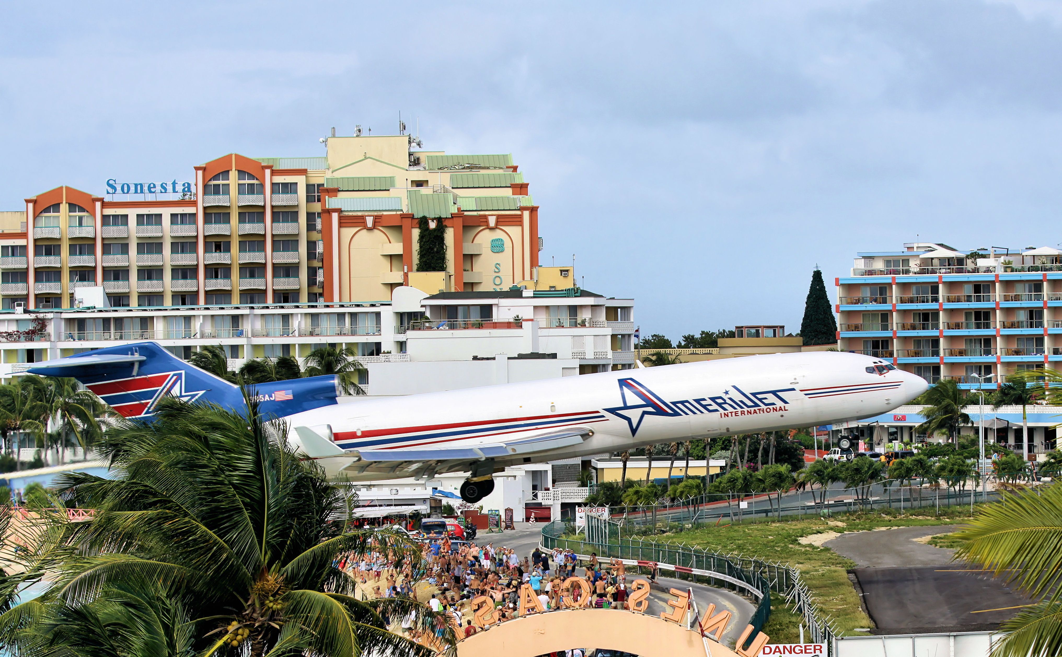 BOEING 727-200 (N395AJ)