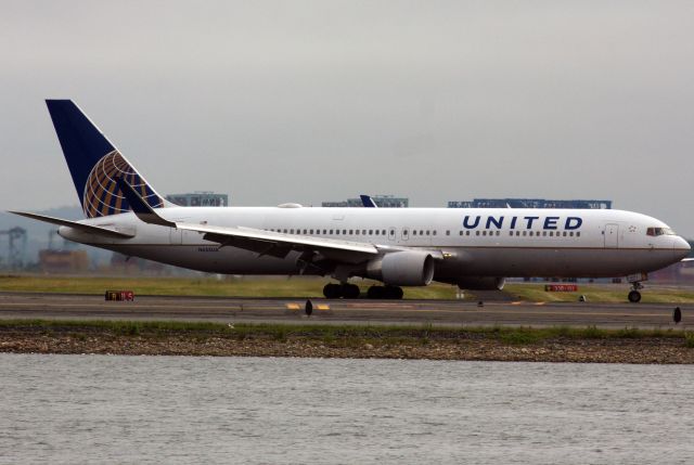 BOEING 767-300 (N655UA) - EWR weather diversion to BOS. 