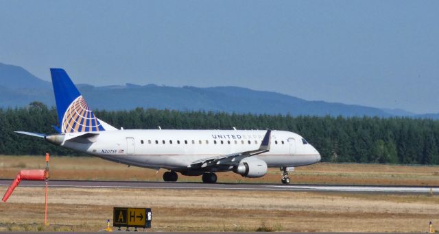 Embraer 175 (N207SY) - opb. SkyWest