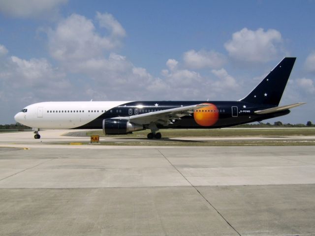 BOEING 767-300 (G-POWD)