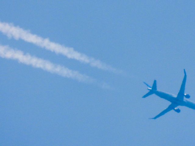 Embraer 175 (N609UX) - SKW5755br /DEN-SAVbr /04/23/22