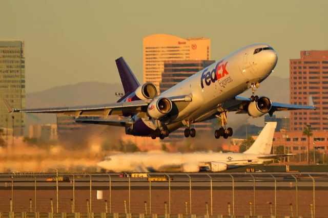 Boeing MD-11 (N523FE) - Fedex Express McDonnell Douglas MD-11F N523FE at Phoenix Sky Harbor on December 15, 2017. 