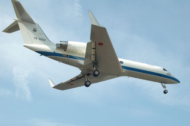 Gulfstream Aerospace Gulfstream IV (75-3252) - RWY35 02.Nov.2011  U-4 Gulfstream IV (G-IV-MPA)