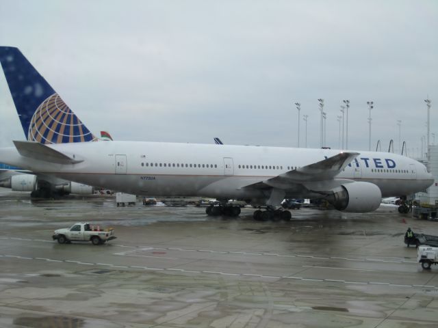 Boeing 777-200 (N773UA)