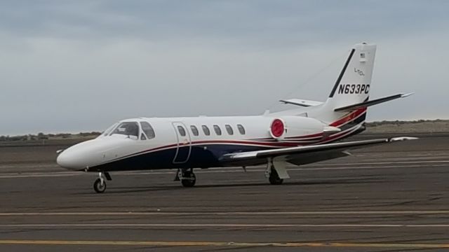 Cessna Citation V (N633PC) - Standing in the public parking area of the airport near the ramp. 