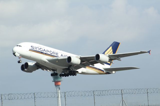 Airbus A380-800 (9V-SKT) - A Singapore Airlines A380-800 taking off from LHR on runway 27L.br /br /Location: Heathrow T5 Planespotting Point.br /Date: 12.10.22 (dd/mm/yy).