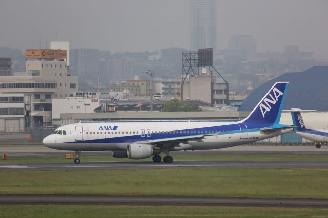 Airbus A320 (JA8385)