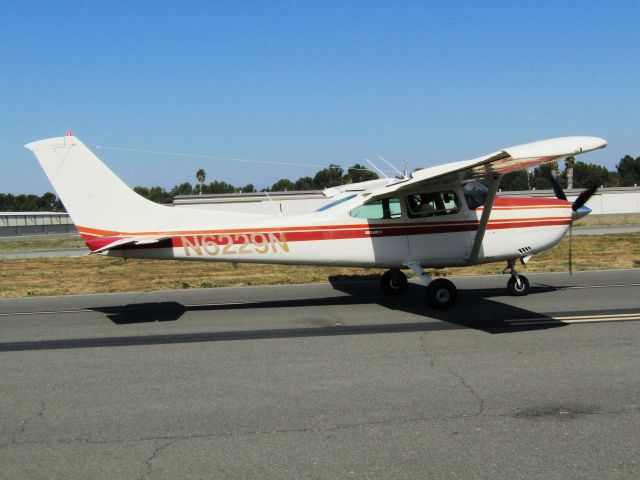 Cessna Skylane (N6229N) - Taxiing to RWY 24