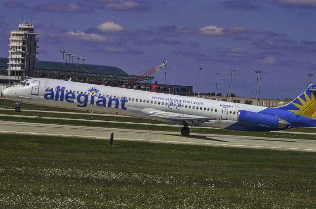 McDonnell Douglas MD-83 (N875GA)