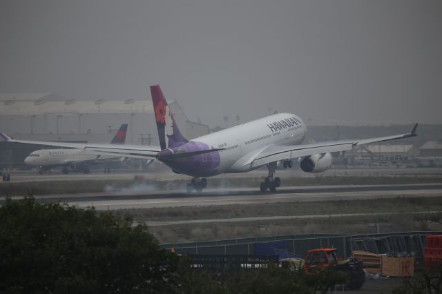Airbus A330-200 (N396HA)