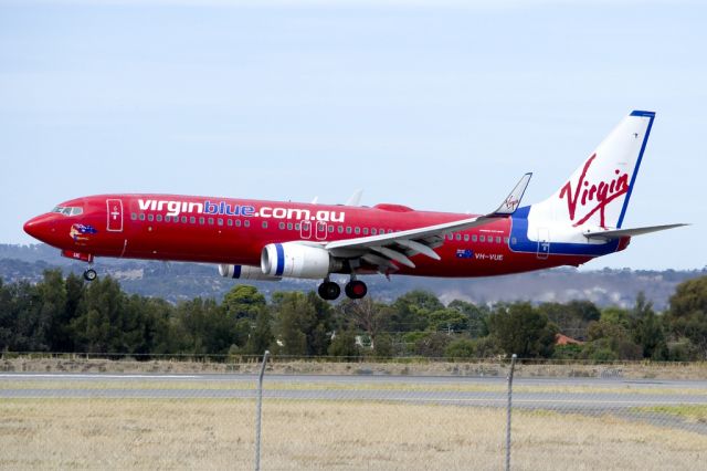 Boeing 737-800 (VH-VUE) - About to put down on runway 05. Friday, 19th April 2013.