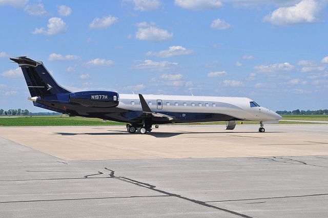 N1977H — - Getting ready for passengers at KBAK - Columbus, Indiana Municipal Airport.