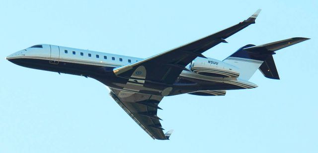 N5UU — - Global Express with Spitfire underside on its ventral surface.