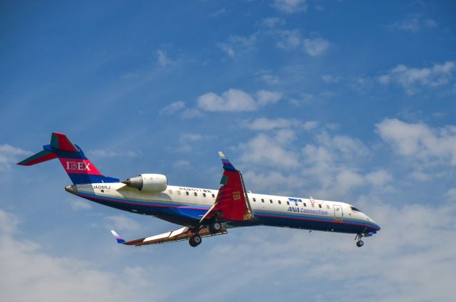 Canadair Regional Jet CRJ-700 (JA08RJ)