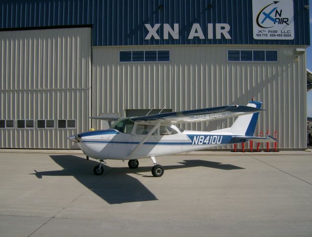 Cessna Skyhawk (N8410U) - I did NOT take this picture.  Please, contact NW Flight School, Spokane, WA for more info.