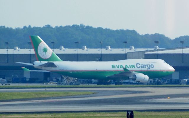 Boeing 747-400 (B-16402)