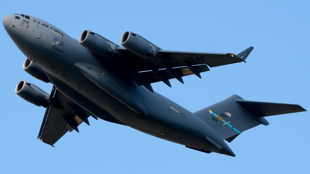 Boeing Globemaster III (01-0191) - A US Air Force C-17A departing Philadelphia after escorting one of the Marine One helicopters, presumably for maintenance of some kind.