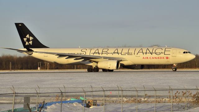 Airbus A330-300 (C-GHLM)