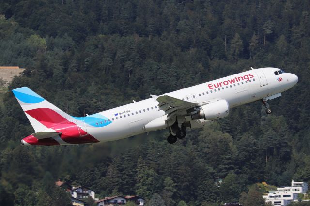 Airbus A320 (9H-EUU)