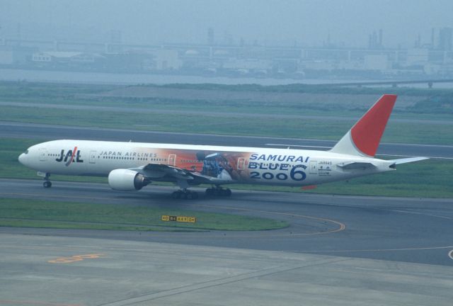 BOEING 777-300 (JA8945) - Taxing at Tokyo-Haneda Intl Airport on 2006/07/18