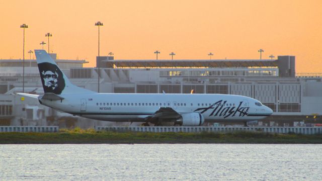 Boeing 737-700 (N713AS)