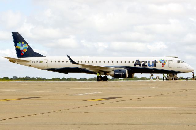 Embraer ERJ-190 (PR-AXX)