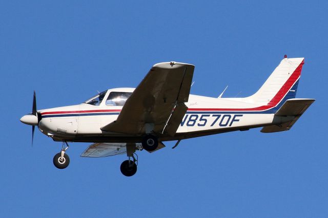 Piper Cherokee (N8570F)