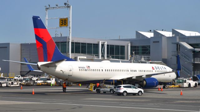 Boeing 737-900 (N916DU) - Delta Air Lines Boeing 737-932ER(WL) N916DU in New York JFK 