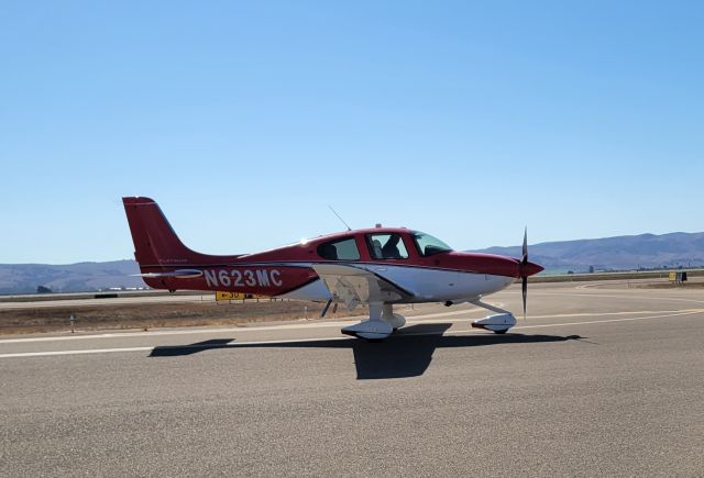 Cirrus SR22 Turbo (N623MC)