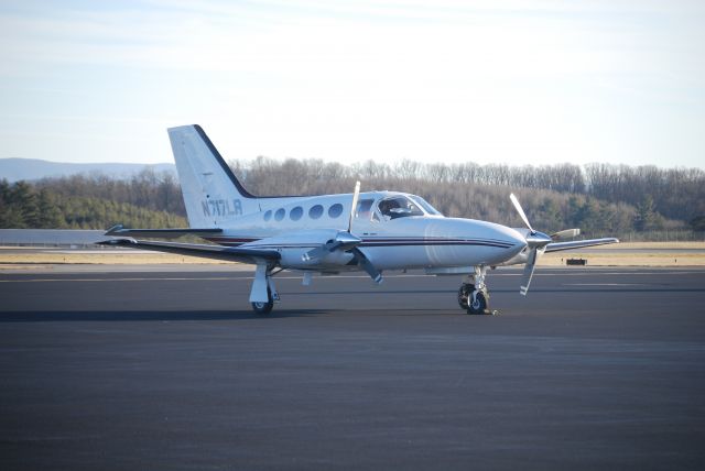 Cessna 421 (N717LR)