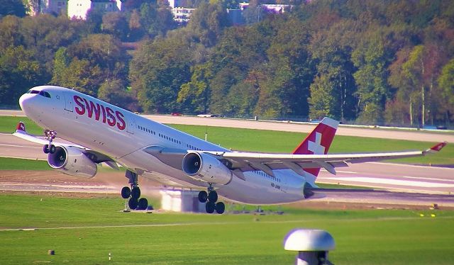 Airbus A330-300 (HB-JHM)