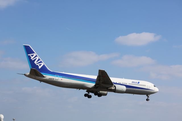 BOEING 767-300 (JA8274)